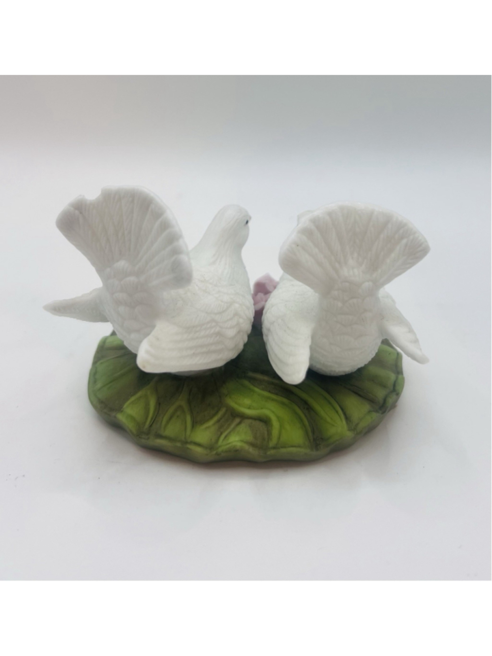 Vintage 1985 Lefton Hand Painted Porcelain Doves Figurine Wedding Love Nest Egg - Picture 5 of 7